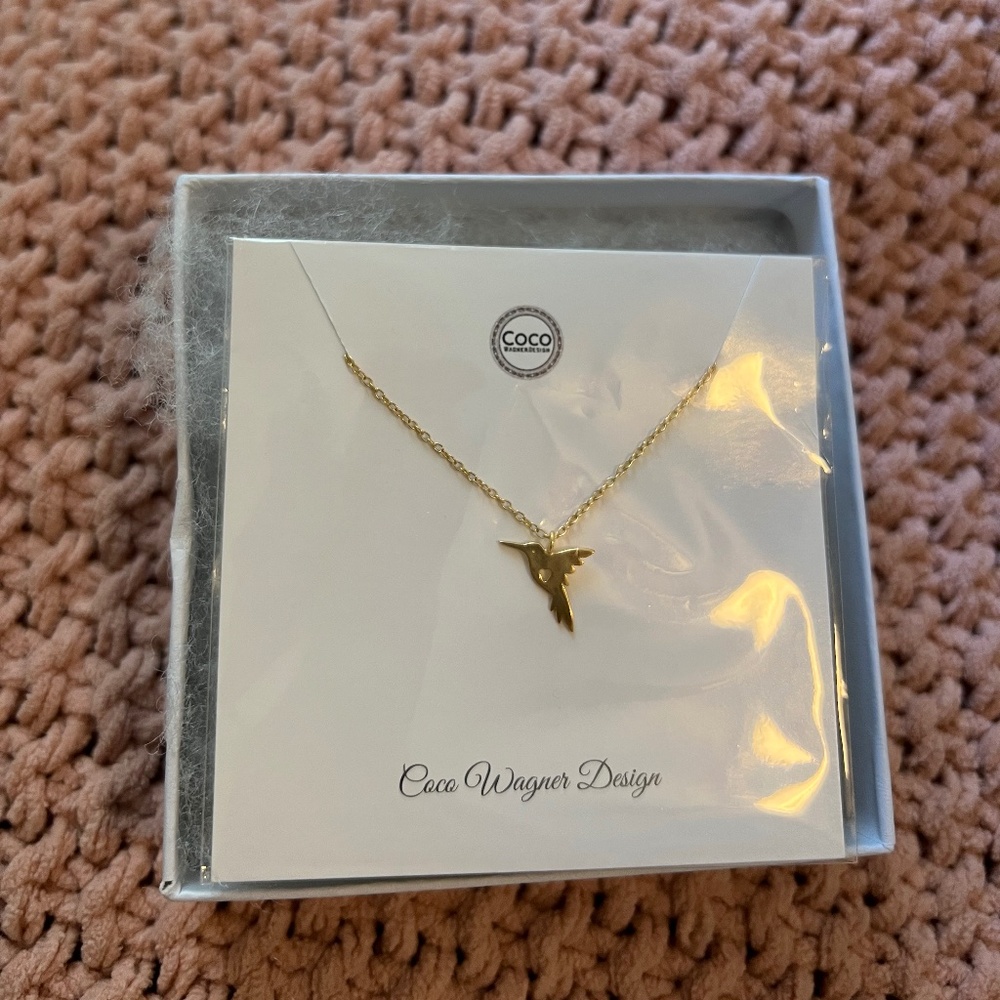 Dainty hummingbird necklace